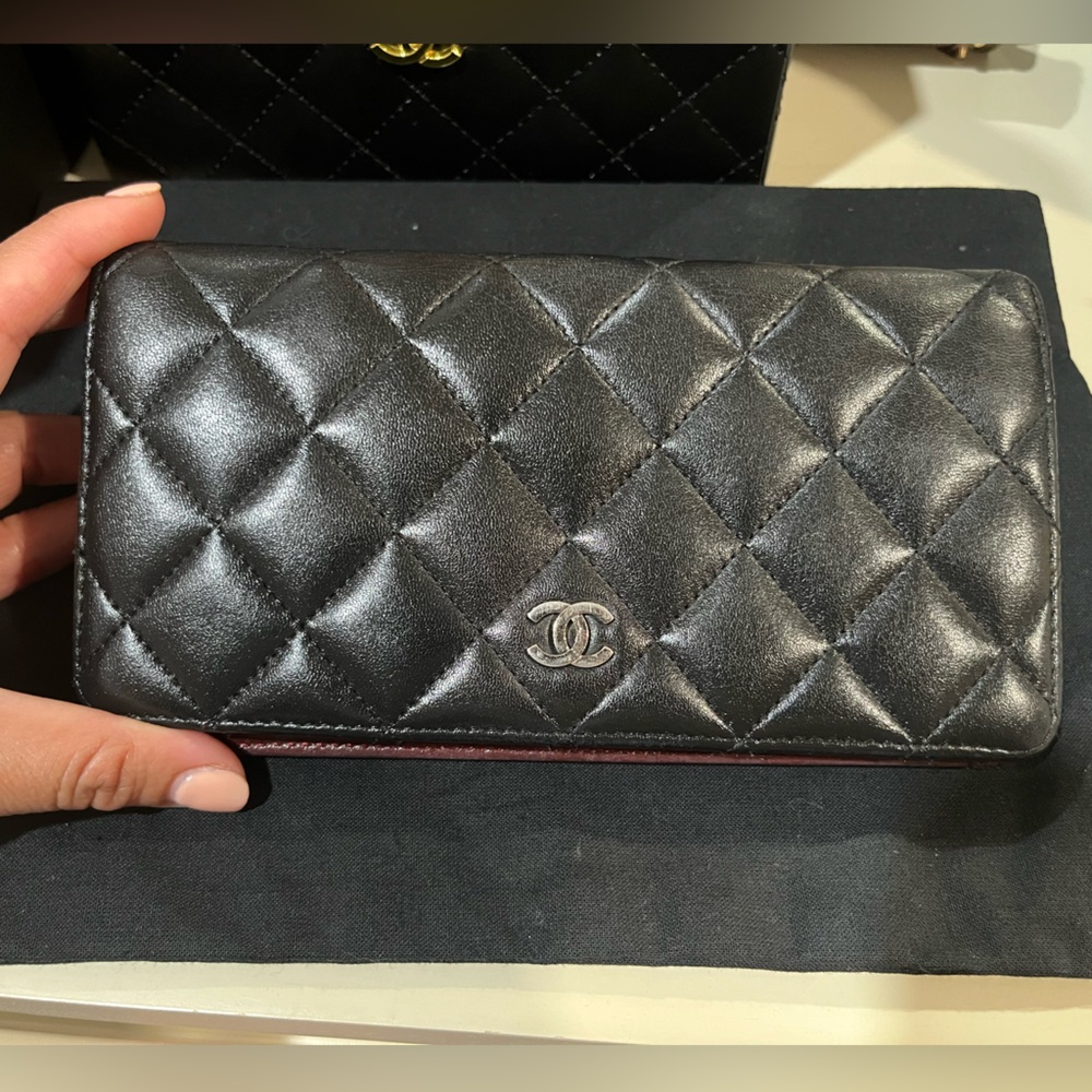 CHANEL Matelasse Bifold Calfskin wallet